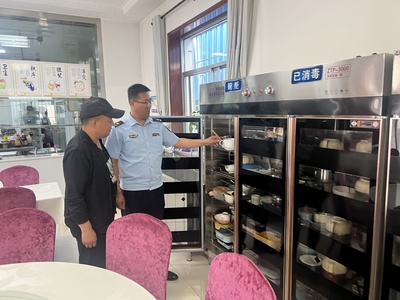 甘州區(qū)東北郊市場監(jiān)管所開展餐飲具洗消保潔專項檢查，守護舌尖安全